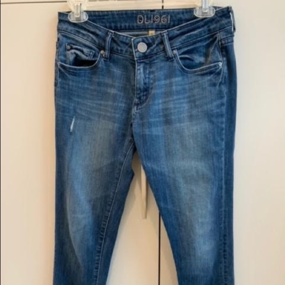 DL1961 medium wash distressed jeans size 25